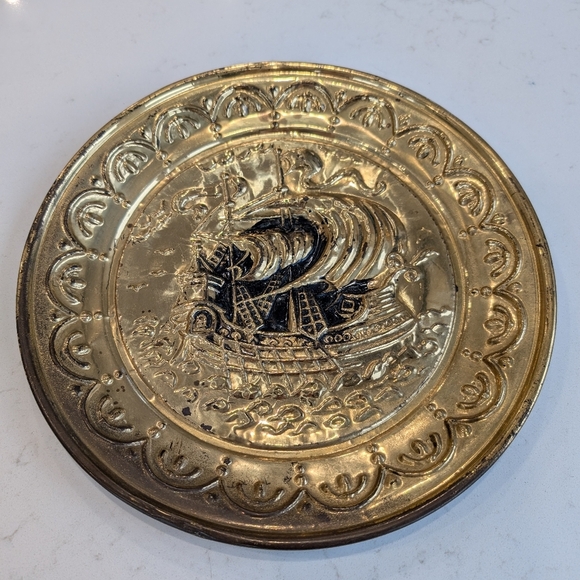 Vintage 1960 wall ship plates brass made in England - Picture 6 of 12